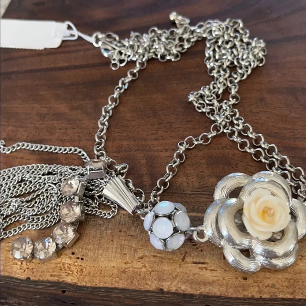3x$25 ❤️ New York & Co long chain necklace rose pendant ❤️ - Picture 12 of 15